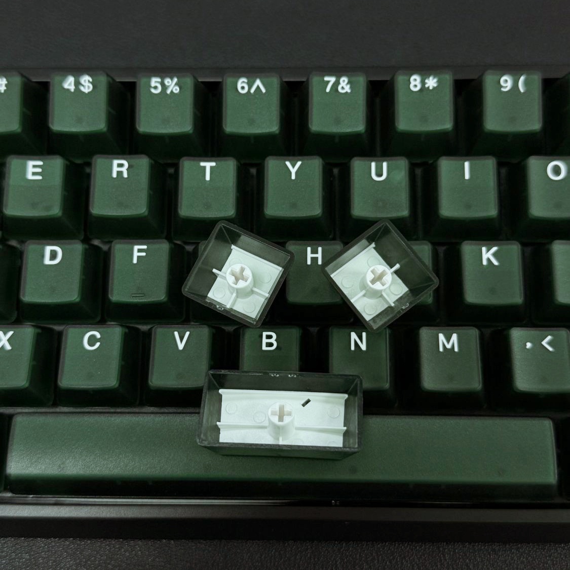 114 مفتاحًا من نوع Emerald Dou - مراجعة Keycaps Translucent Pudding Rgb وسعره